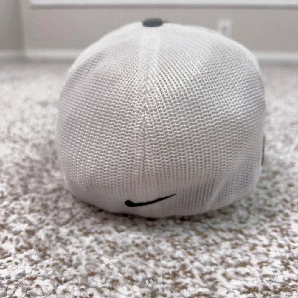 Nike Golf Hat Cap Flex Mens Medium Gray White Mesh Trucker Flexfit 20XI VR Sport